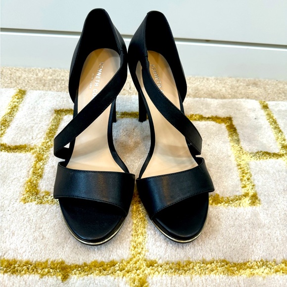Like New-Kenneth Cole Black Strappy Leather 4in Heels - Size 9M - Final Markdown - Picture 3 of 5